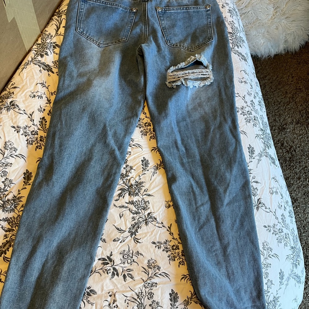 Pretty little thing mom jeans - Picture 3 of 3